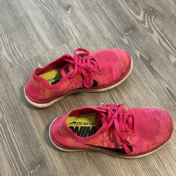 Nike shoes - Picture 3 of 3